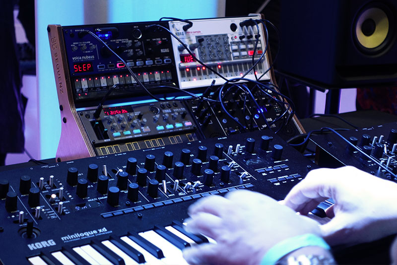 KORG & MORE Synthesizer Imagebild